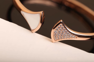 Luxury Womens Jewelry Bvlgari Divas Dream Bracelet A205PP380 AA150800