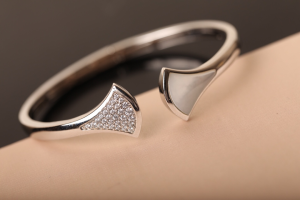 Luxury Womens Jewelry Bvlgari Divas Dream Bracelet A205PP380 AA150801