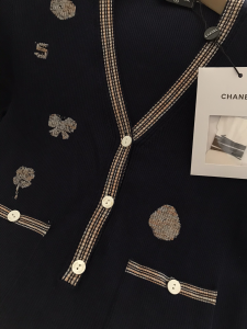 Luxury Womens Clothing Chanel Black Knitwear V Neck T Shirt SML A29PP480 AA150903