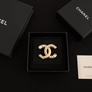Luxury Womens Jewelry Chanel Gold CC Diamond Brooch A39PP145 AA151435
