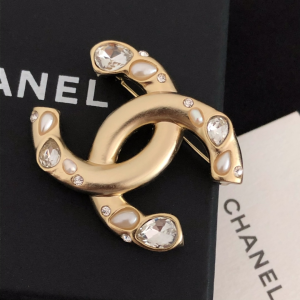 Luxury Womens Jewelry Chanel Gold CC Diamond Brooch A39PP145 AA151435