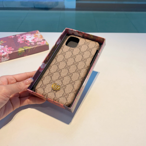 Luxury Womens Phone Case Gucci GG Supreme iPhone Case A62PP50 AA151471