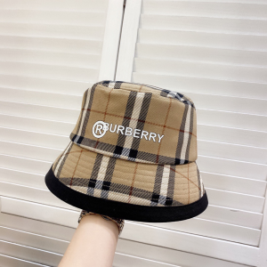 Burberry 2021 Vintage Check Bucket Hat 