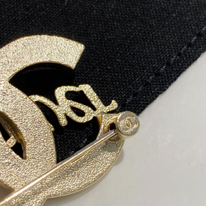 Luxury Womens Jewelry Chanel Forever Crystals CC Logo Brooch A152PP130 AA151847