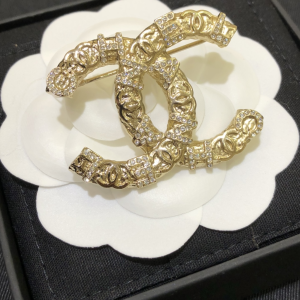 Luxury Womens Jewelry Chanel Gold Crystals CC Logo Brooch A152PP120 AA151842