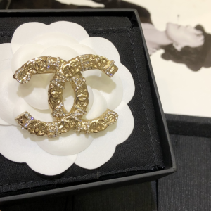 Luxury Womens Jewelry Chanel Gold Crystals CC Logo Brooch A152PP120 AA151842