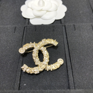 Luxury Womens Jewelry Chanel Gold Crystals CC Logo Brooch A152PP120 AA151842