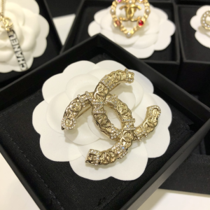 Luxury Womens Jewelry Chanel Gold Crystals CC Logo Brooch A152PP120 AA151842