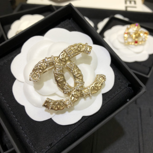 Luxury Womens Jewelry Chanel Gold Crystals CC Logo Brooch A152PP120 AA151842