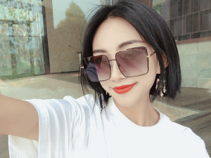 Luxury Womens Sunglasses Stacy Martin Luxury Sunglasses S1042 A65PP180 AA152181