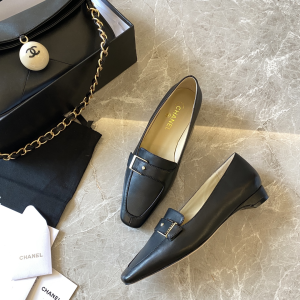 Luxury Womens Shoes Chanel Vintage Leather Loafer in Black 35 To 40 A136PP470 AA152915