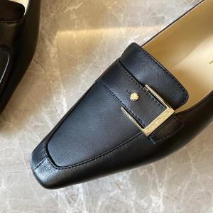 Luxury Womens Shoes Chanel Vintage Leather Loafer in Black 35 To 40 A136PP470 AA152915