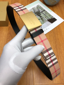 Burberry Classic Plaque Buckle Check Mens Belt 35MM 