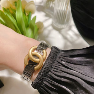 Luxury Womens Jewelry Chanel Gold CC Logo Bracelet A152PP120 AA153363