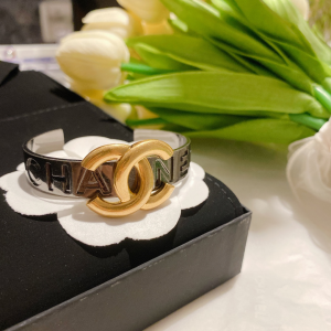 Luxury Womens Jewelry Chanel Gold CC Logo Bracelet A152PP120 AA153363