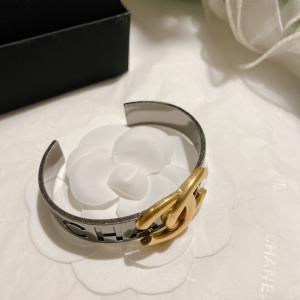 Luxury Womens Jewelry Chanel Gold CC Logo Bracelet A152PP120 AA153363