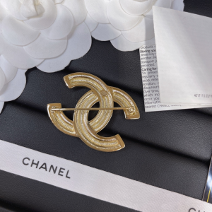 Luxury Womens Jewelry Chanel Gold Crystals CC Logo Brooch A152PP130 AA153356
