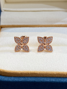 Luxury Womens Jewelry Louis Vuitton Star Blossom Diamonds Earring A152PP260 AA153365