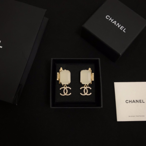 Luxury Womens Jewelry Chanel 2021 Crystal CC Jewelry Earring A39PP135 AA153659