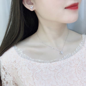 Luxury Womens Jewelry Van Cleef Arpels Frivole Crystals Earring A205PP260 AA153600