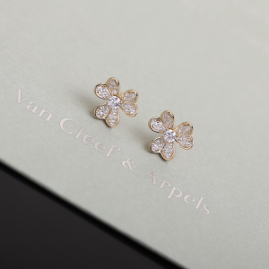 Luxury Womens Jewelry Van Cleef Arpels Frivole Crystals Earring A205PP260 AA153600