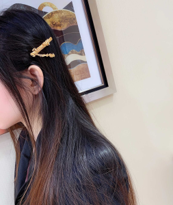 Luxury Womens Jewelry Versace Gold V Hair Clip Accessory A205PP180 AA153591