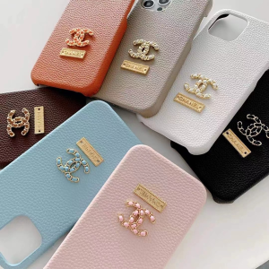 Luxury Womens Phone Holder Chanel Pearl CC Logo iPhone Case A62PP60 AA153675