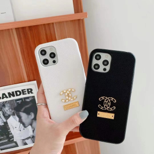 Luxury Womens Phone Holder Chanel Pearl CC Logo iPhone Case A62PP60 AA153675