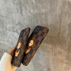 Luxury Womens Phone Holder Louis Vuitton Damier iPhone Case A62PP60 AA153677