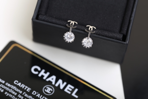 Luxury Womens Jewelry Chanel CC Logo Diamond Stud Earring A205PP100 AA154494