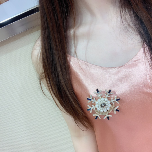 Luxury Womens Jewelry Chanel CC Winter Snow Brooch A205PP200 AA154456