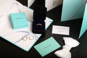 Luxury Womens Jewelry Tiffany T True Wide Ringwith Pave Diamonds A205PP210 AA154447