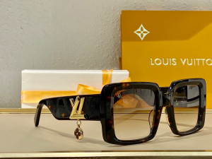 Louis Vuitton Luxury Sunglasses Z2166 Brown 