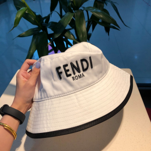 Luxury Womens Hats Fendi Logo Layered Bucket Hat in OFF White A190PP95 AA155622