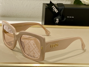 Fendi Luxury Sunglasses FF0435 
