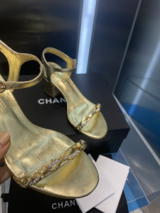 Luxury Womens Shoes Chanel Vintage Sandal in Gold Calfskin 35 To 40 A136PP480 AA156050