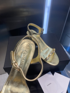 Luxury Womens Shoes Chanel Vintage Sandal in Gold Calfskin 35 To 40 A136PP480 AA156050