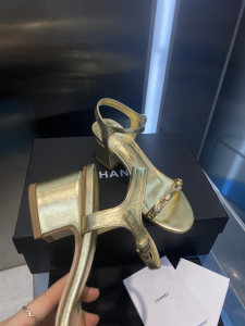 Luxury Womens Shoes Chanel Vintage Sandal in Gold Calfskin 35 To 40 A136PP480 AA156050