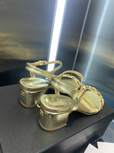 Luxury Womens Shoes Chanel Vintage Sandal in Gold Calfskin 35 To 40 A136PP480 AA156050