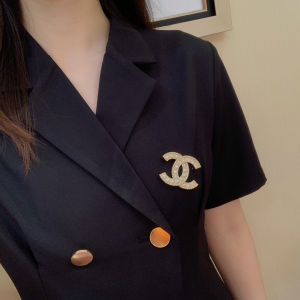 Luxury Womens Jewelry Chanel Gold CC Logo Brooch A205PP160 AA156456