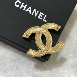 Luxury Womens Jewelry Chanel Gold CC Logo Brooch A205PP160 AA156456