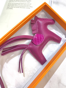 Luxury Womens Bag Charms Hermes Rodeo PM Touch Horse Charm in Purple A62PP160 AA157101