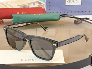 Gucci Luxury Sunglasses Signature GG0735S 