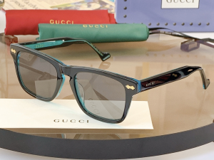 Gucci Luxury Sunglasses Signature GG0735S 