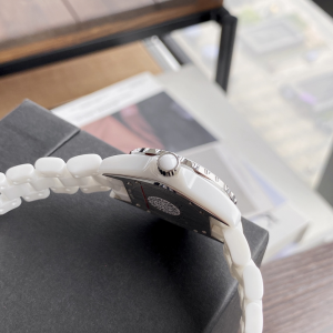 Luxury Womens Watches Chanel J12 White Dial Ladies Watch 33MM A184PP2180 AA157634