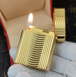 Luxury Womens Lighter ST Dupont Gold Finish Lighter A168PP380 AA158862