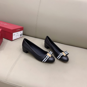 Ferragamo Vara Bow Leather Pump Black 