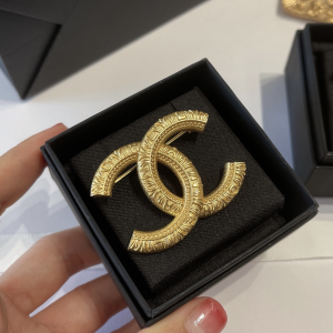 Luxury Womens Jewelry Chanel Brooch Chanel Vintage Gold CC Brooch A152PP120 AA161344