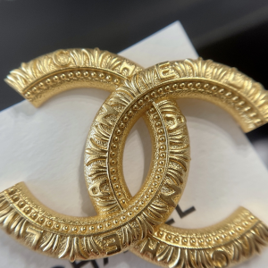 Luxury Womens Jewelry Chanel Brooch Chanel Vintage Gold CC Brooch A152PP120 AA161344