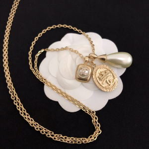 Luxury Womens Jewelry Chanel Necklace Chanel Set Pendant Necklace A39PP140 AA161579